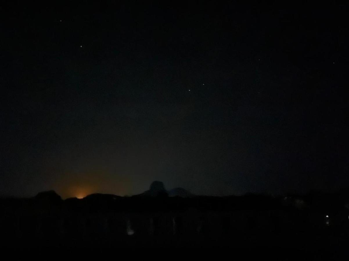 One More Night Hostel سيغيرِيا المظهر الخارجي الصورة