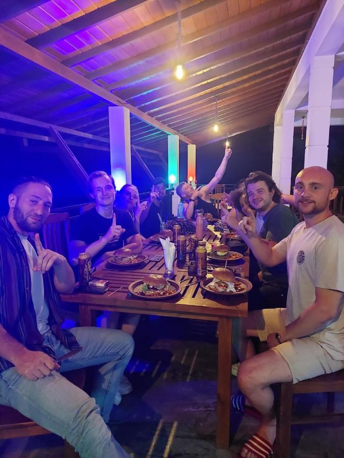 One More Night Hostel سيغيرِيا المظهر الخارجي الصورة