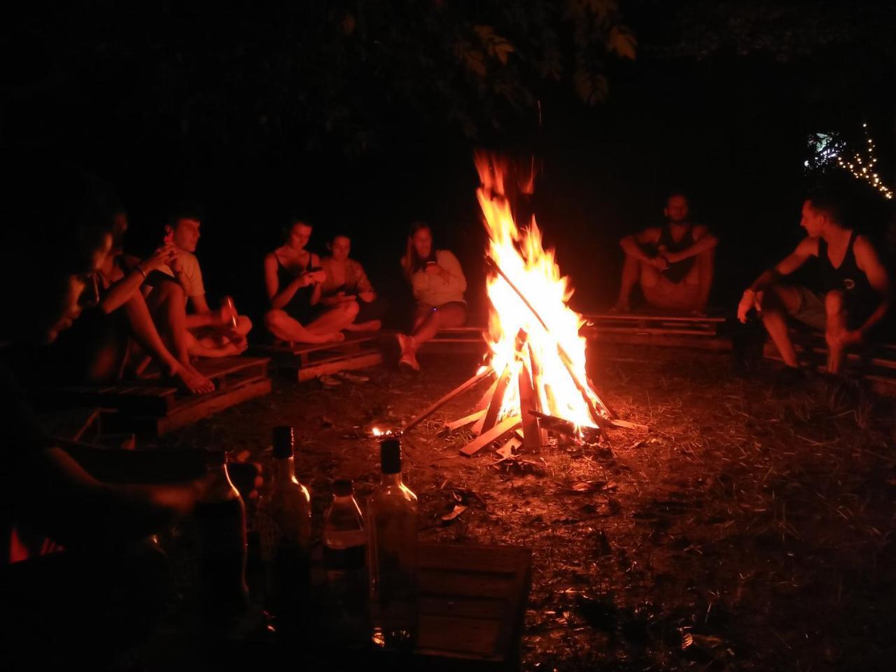 One More Night Hostel سيغيرِيا المظهر الخارجي الصورة